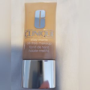 Clinique Stay-matte oil free foundation